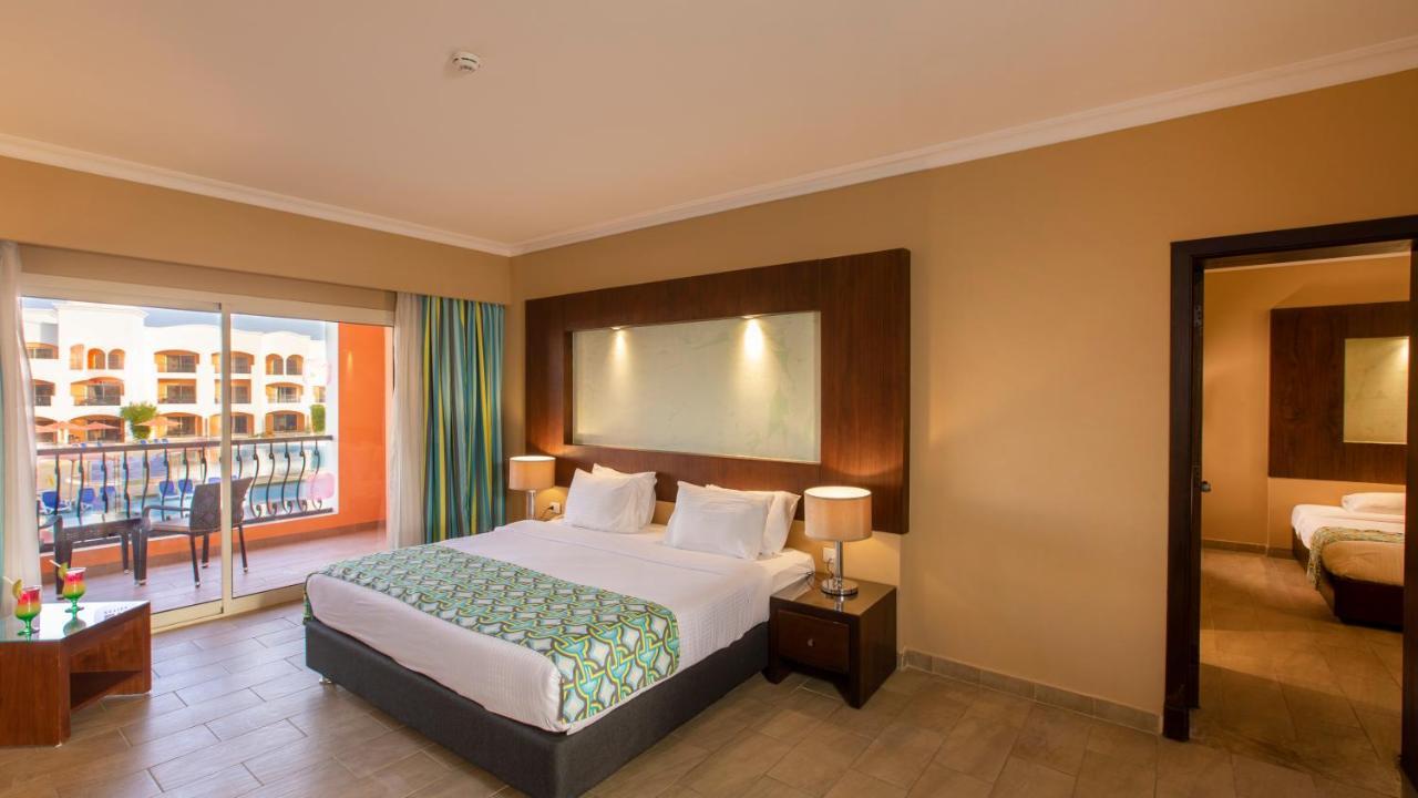 Waves Naama Bay Hotel Sharm-el-Sheikh Buitenkant foto A bedroom at the Iberostar Grand Hotel Bávaro