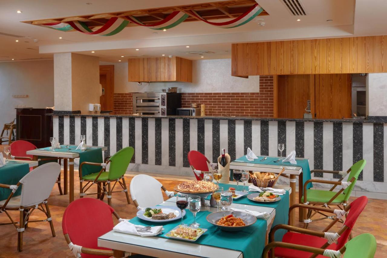 Waves Naama Bay Hotel Sharm-el-Sheikh Buitenkant foto The restaurant at the Emirates Aviation Academy